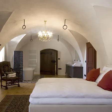 Schloss Freudenstein 5* بولزانو